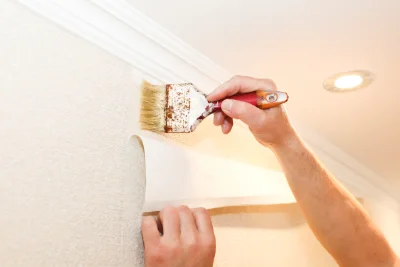Pose de papier peint aux Moitiers-d'Allonne — revêtements muraux et toiles de verre